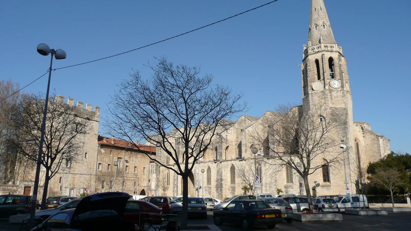 L'église Notre-Dame-de-Bon-Repos de Montfavet, à l'est d'Avignon